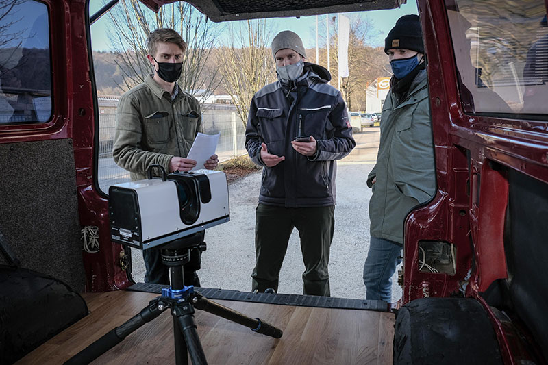 Scan des Fahrzeugs mit Artec Ray Laserscanner