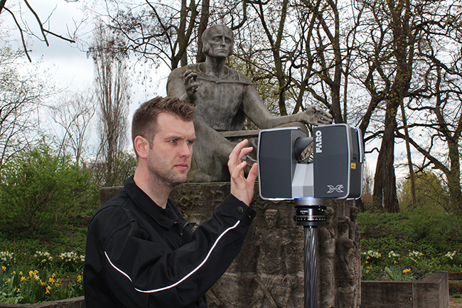 Scanning the memorial of Eike von Repgow in Magdeburg using a 3D laser scanner.