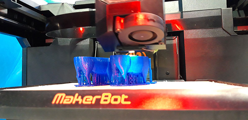 Drucken der Miniaturbullen mit dem MakerBot