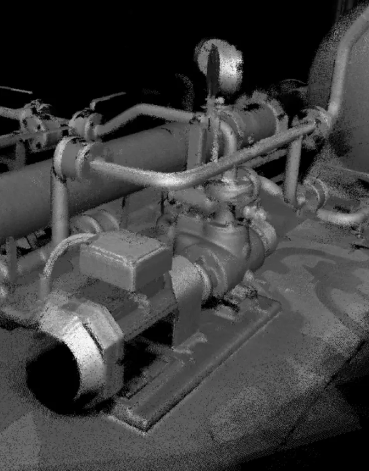 Scans mit dem Mantis-Vision Scanner bei voller Sonneneinstrahlung auf glänzenden Metallrohren.