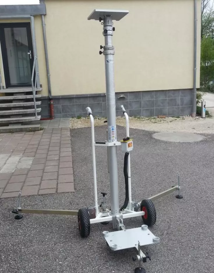 Teleskopstativ KANGUR-Lift - Das Stativ für große Höhen