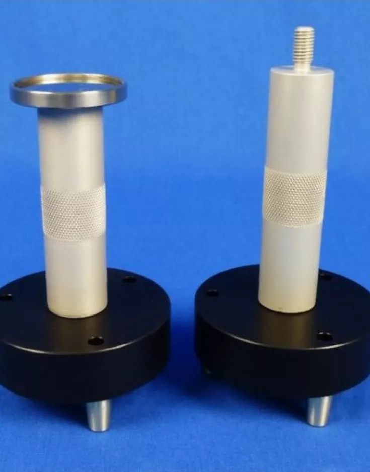 Der Referenzkugeladapter ist in zwei Variationen erhältlich.