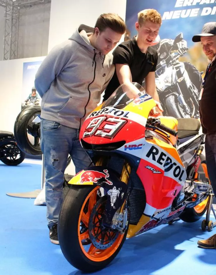 Das Laserscanning Europe Road Racing Team auf der Motorräder Dortmund.