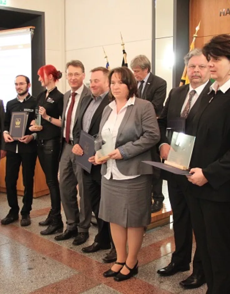 Oberbürgermeister Lutz Trümper überreichte die Urkunden und Pokale. Quelle: Landeshauptstadt Magdeburg.
