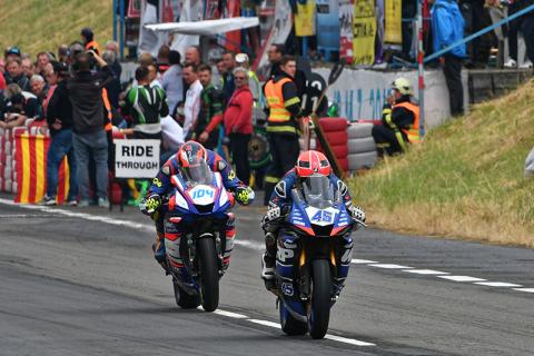 Im ersten IRRC-Lauf musste sich Schmiddel lediglich Matthieu Lagrive geschlagen geben.