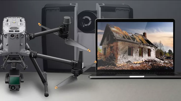 Laptop Drohne Scanner Punktwolke Haus