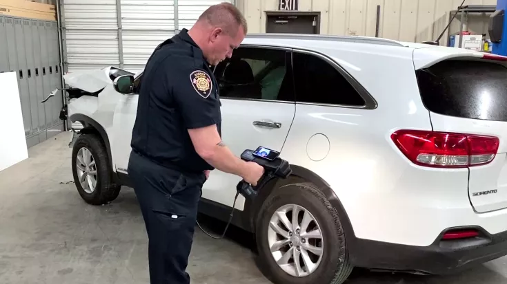 Polizist Handscanner Auto