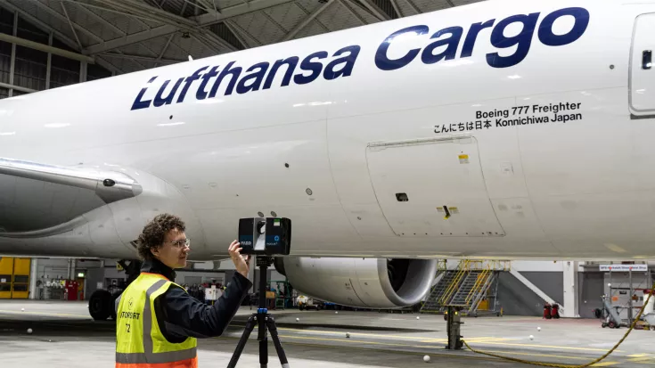 Flugzeugbau Boing 777 FARO Scanner