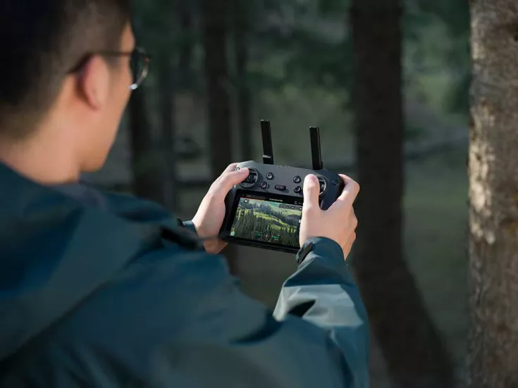 DJI Mavic 3E im Wald